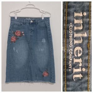 Inherit distressed denim skirt